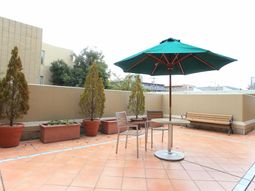 開放的な屋外テラス