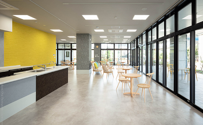 自然光あふれるリビング