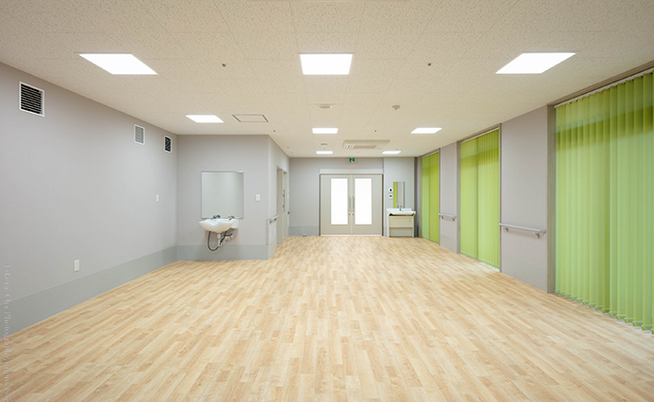 明るいスペースのラウンジ