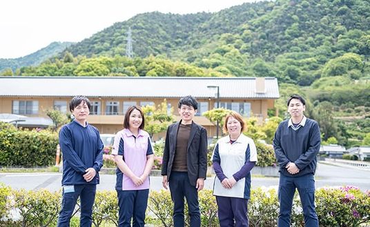 緑豊かな景観の中庭
