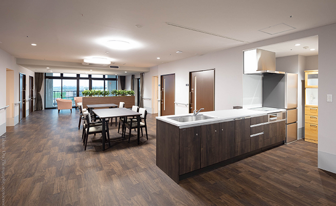 ラウンジとキッチン