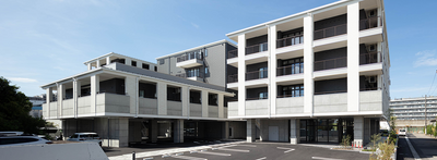 開放的でモダンな外観