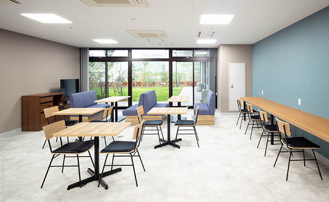 自然光が入るダイニングルーム