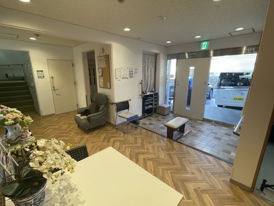エントランスでのお仕事