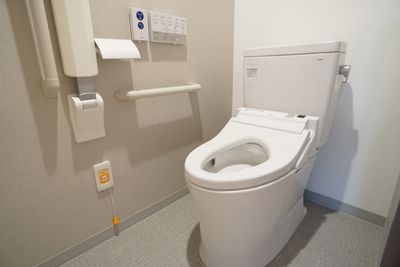 バリアフリー設計のトイレ