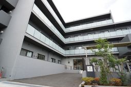 モダンな建物の外観