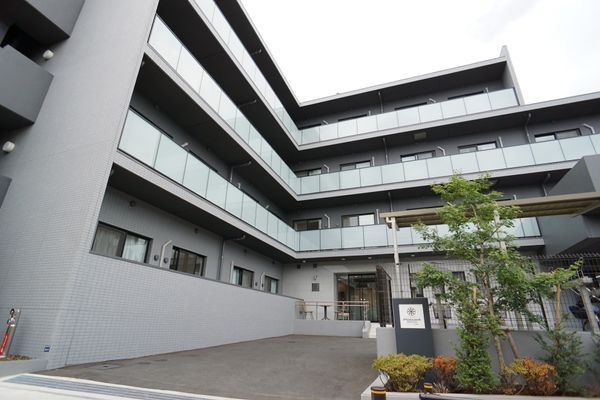モダンな建物の外観
