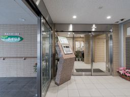 エントランスの明るい様子