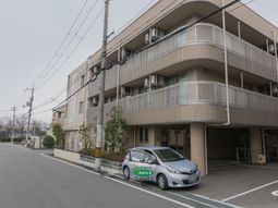街中の建物全景
