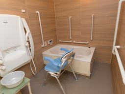 手すり付き浴室設備
