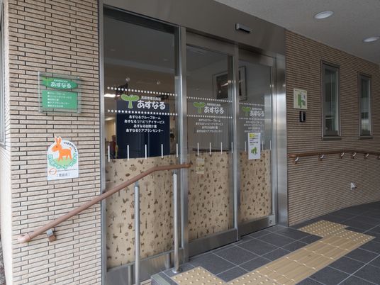 エントランスのガラス扉
