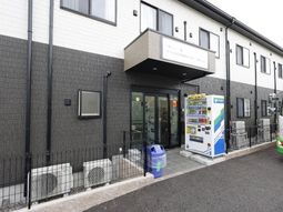 清潔感のある建物エントランス