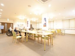 明るい食堂の風景