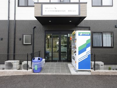 清潔感のある施設のエントランス