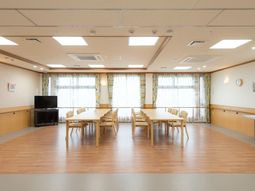 食堂の清潔な空間