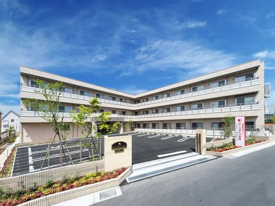 開放的な建物外観  