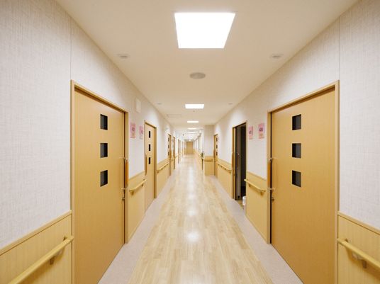 明るく清潔な廊下