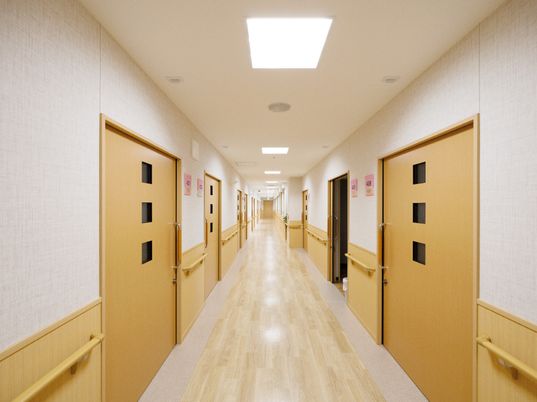 明るく清潔な廊下