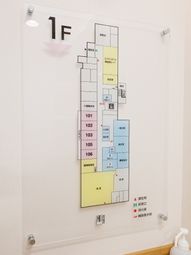 壁掛けの1階案内図