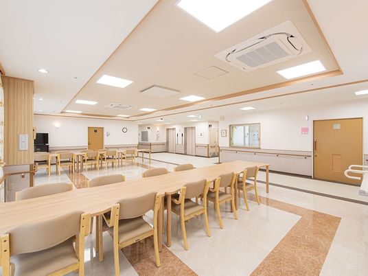 広々とした快適な食堂
