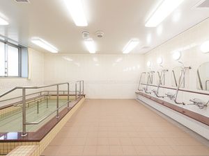 広々とした清潔な浴室