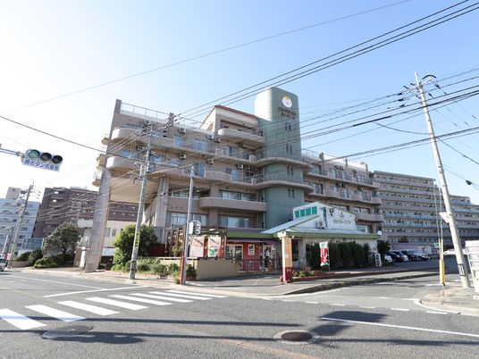 多階層の建物外観
