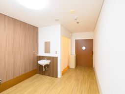 整った個室の廊下