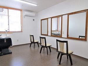 清潔な理美容室空間