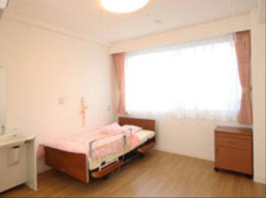 広々とした明るい居室