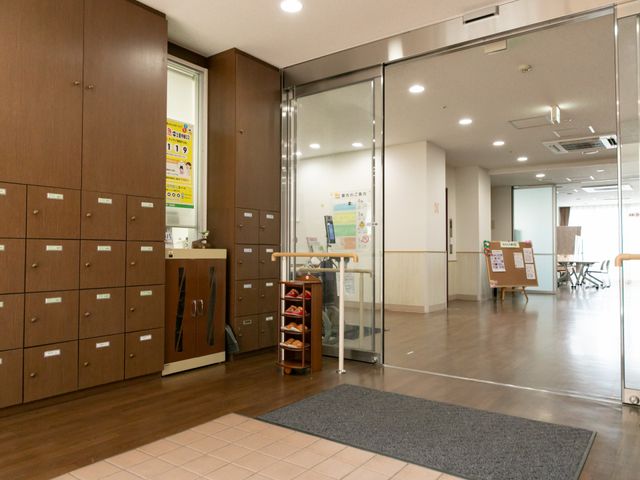 広々としたエントランス エントランス ご利用者様を迎える明るいエントランスで働きませんか。充実した職場環境です。