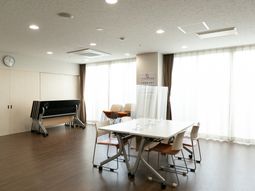 明るい多目的室です