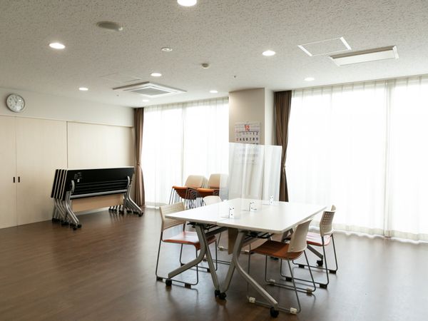 明るい多目的室です