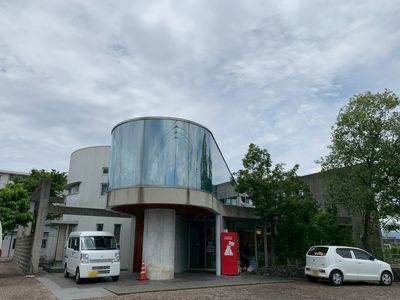 円形ガラスの外観