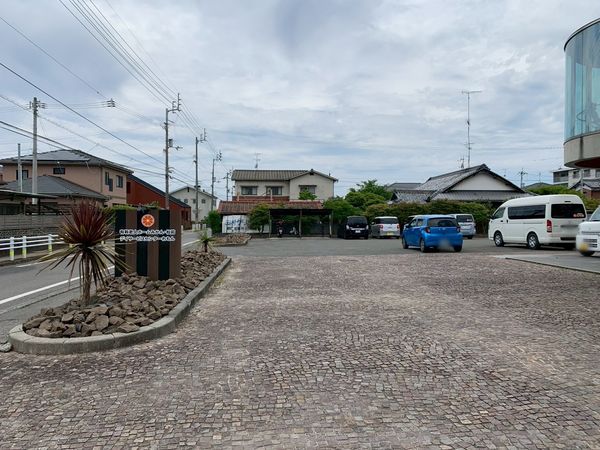 車の駐車されている入口