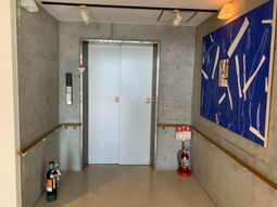 安全設備の整った廊下