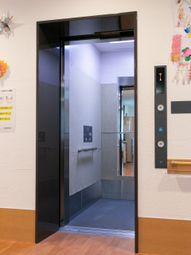 車椅子も楽々エレベーター
