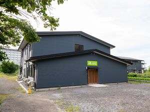 新しい建物の外観