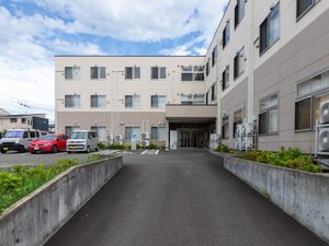 建物正面の外観  