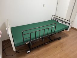 快適な居室のベッド