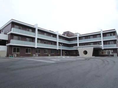 広々としたモダンな外観