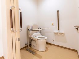 バリアフリートイレの内観