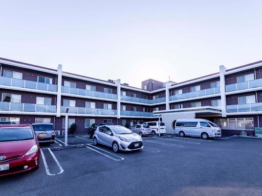 広々とした建物の外観