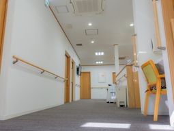 廊下の明るい空間