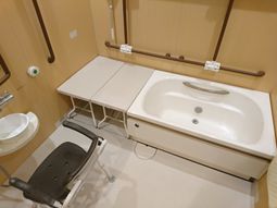 手すり設置の洗面スペース