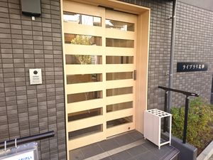 スタイリッシュなエントランス
