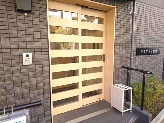 スタイリッシュなエントランス