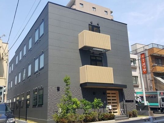 モダンな建物の外観