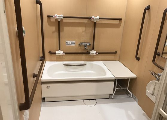バリアフリー対応の浴室