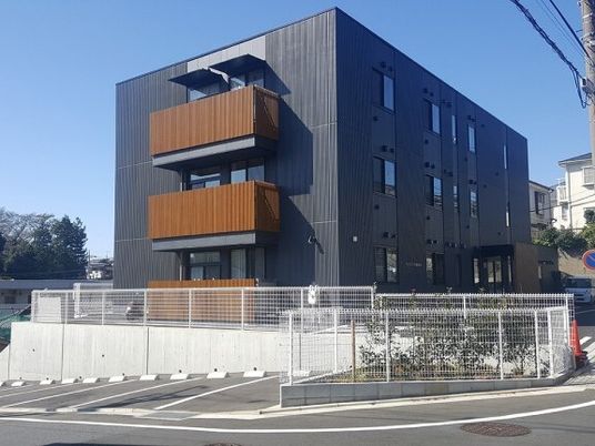 モダンな建物の外観