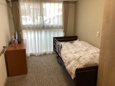 明るい寝室空間